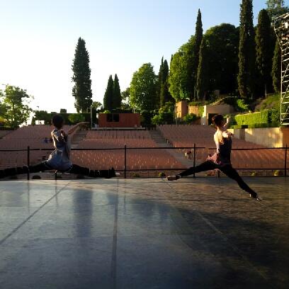 TamaraRojo1's tweet photo. #ENB Rehearsing this evening at the Teatro del Generalife Gardens of Granada #ENBGranada http://t.co/JOuP4wn5rv