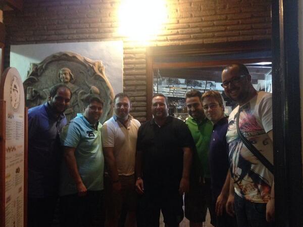 cristian9335's tweet photo. Cena de bajos @bctpasoespe @Julian_GlezP @Javi_S_S @cesar_lsp @GonzaloMiguelGM @AlbertoTuba @heretuba http://t.co/eXKSYKpKwn