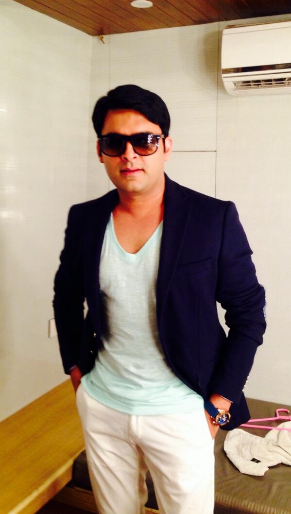 KapilSharmaK9's tweet photo. Bahut din se cnwk ka shoot nahi kiya.ws missing today.but add shoot was a different experience. Stay happy :)) http://t.co/pRoZw7MmYF