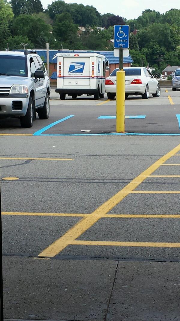 ThePatsy12's tweet image. Just a mail man in the middle of a drug deal @USPS