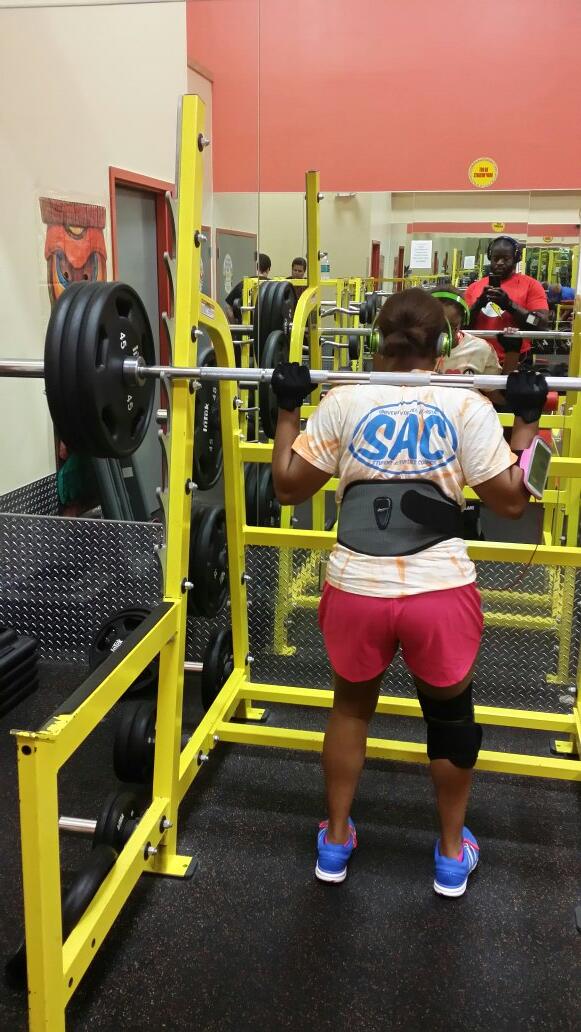 VicSanityX's tweet image. #HellTraining3 #HT3 in Full FUCKING effect. @Meg_NoGriffin ALL TIME PR = 315lb. #MaxWeek2 #SquatMax (excuse my lang)