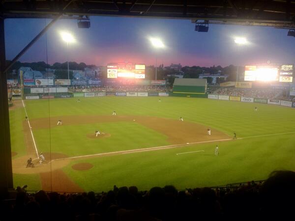 kelseybd's tweet image. Well this is beautiful... and not just because @JamesBeresford2 is batting. #hellosunset #hellosummer