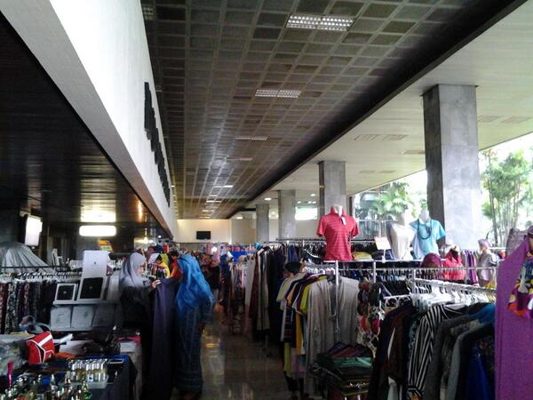 DPR_RI's tweet photo. Memasuki bulan Ramadhan Setjen DPR selenggarakan bazar di lobi Gedung Nusantara II mulai 2-4 Juni 2014 #setjen http://t.co/HJVuF7FG45