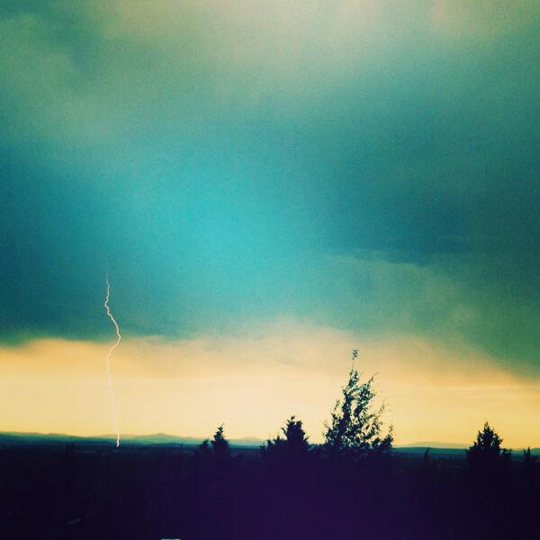 Floradeamour's tweet image. @Zaffino lightning strikes over Redmond or