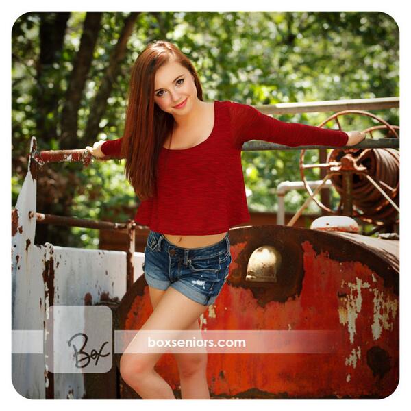 BoxPortraits's tweet image. Beautiful outdoor of Abbie Cassody! #lovethis #boxmodel #boxsenior