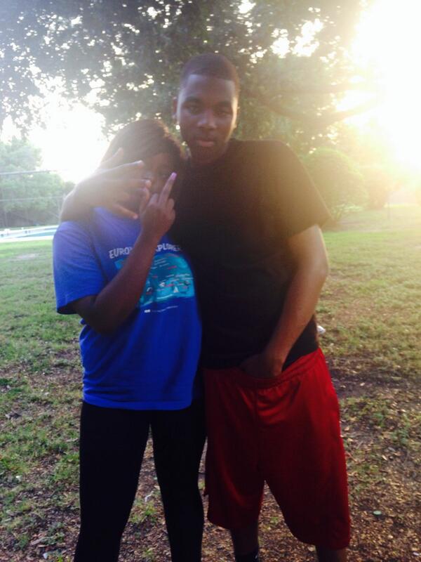 Brytttt__'s tweet photo. @moneychaserr_ 💯 http://t.co/8ExGGS6RlF