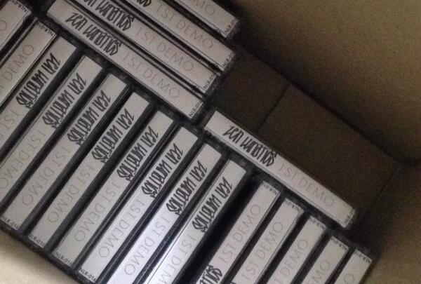 ZenLunatics's tweet photo. Zen Lunatics 1st Demo Tape到着！！土曜日の企画から販売します！この度は@NoLongerRecords @rayeighty さんに多大なお力添えをいただきました！本当にありがとうございます！！ http://t.co/wZi6c1iVzM