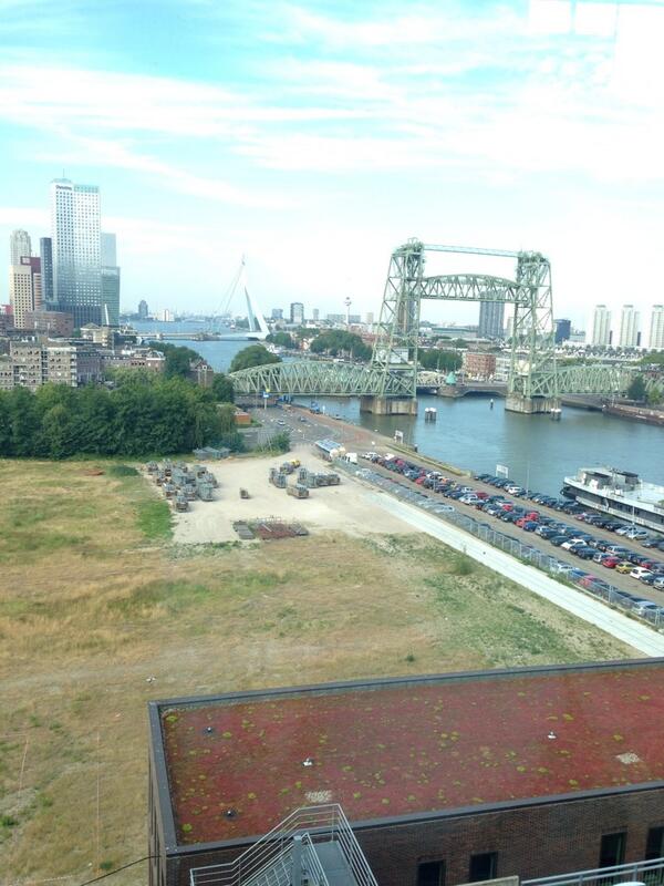 event_broker's tweet image. Blijft mooi uitzicht vanaf @UnileverNL gebouw aan de Nassaukade met een glimp van de Ocean Diva Flagship @DanceFloat