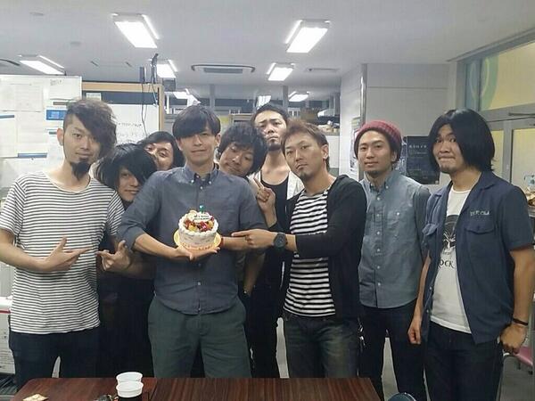 I Rocks 21さんのツイート I Rocks 兄弟編 に出演してくれたback Numberの清水依与吏と 故郷編 に出演してくれたlilyの三人がお祝いに駆けつけてくれました 飛び入りでlacco Towerのラジオcrash The Radioにも出演 Http T Co Ggisfun0uf