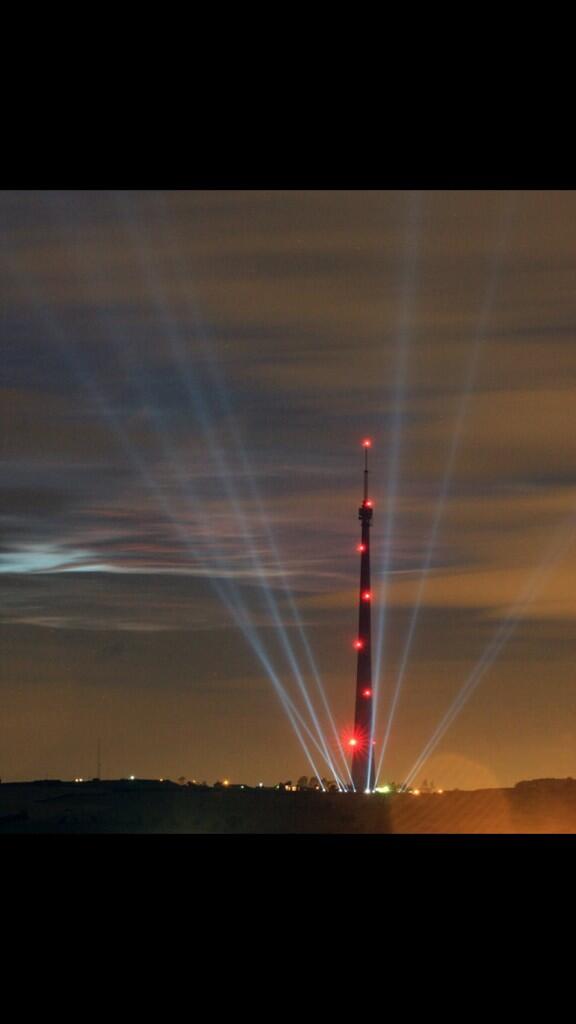 TolsonHalf_Pig's tweet image. MT @ejworsley: Emley Moor #LightTheMast rehearsal last night!  @LeTourYorkshire #BePartOfIt #Hypervelocity