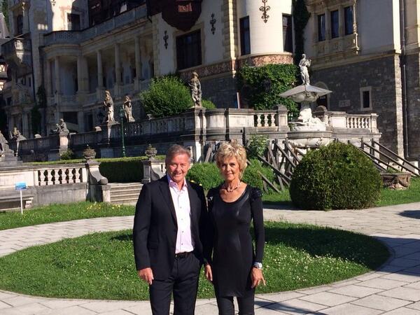 jan_anny's tweet photo. Wij zijn clip opnames aan het maken in Roemenië bij het Koninklijke paleis. Zó mooi! http://t.co/7pSXMrxPen
