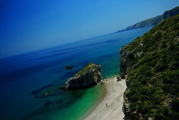 ediakopes's tweet photo. Καλαδί, Κύθηρα
#κυθηρα #διακοπες #kythhra #diakopes #ediakopes http://t.co/gDEotzPFEq