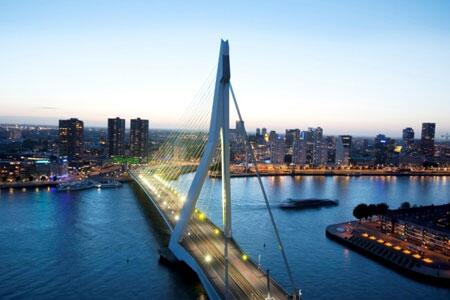 rotterdam's tweet image. Zaterdag is er @DanceFloat: een nieuw dance festival op en bij de Maas: bit.ly/1mED3tT