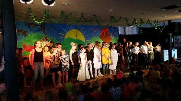 ayundo8's tweet image. Trots op ons groepje!  Allemaal een fijne vakantie en heel veel succes op jullie nieuwe school+