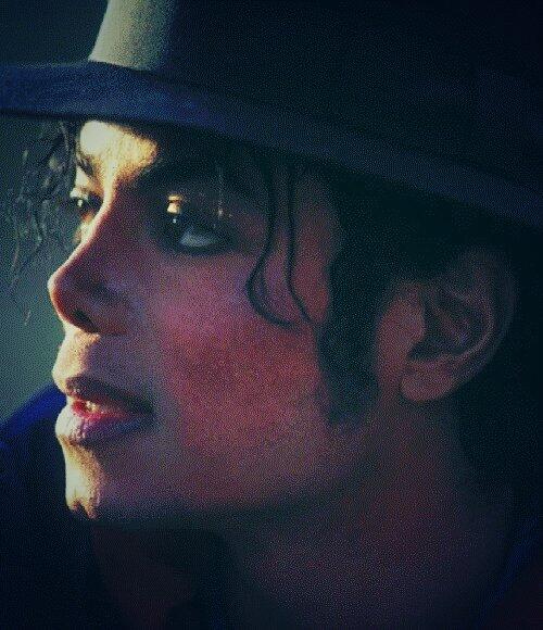 FayTinkerBell's tweet image. #MichaelJackson thought a lot what he did wrong &apos;cause people humiliated, blamed him. But he never found the answer.