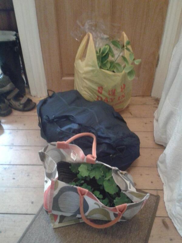 hamlettcae's tweet photo. My '@NRaincoats lite' workshop is ready to go. Time to head to @AstonUniversity for #UniFest2014 #STEMNET http://t.co/zeG8Otput9