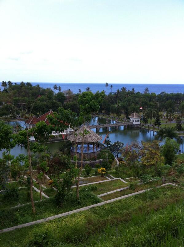 albertbakti's tweet photo. Таман уджунг сукасада | дворец на воде.
http://t.co/6v3kEGuEVo.
 Альберт :+628124660571 http://t.co/zLUjcavdfQ
