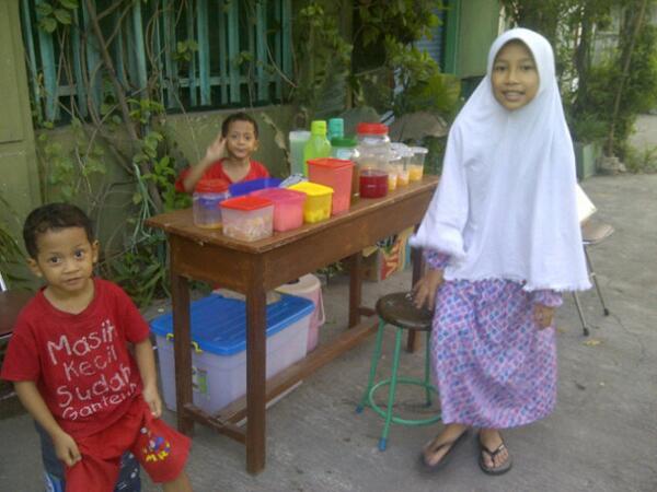 aclimber's tweet image. @STIFInBantul_ID saat #Sensingekstrovert kolaborasi dg #Intuitingintrovert = Es Jelly aneka bentuk+harga murmer :D