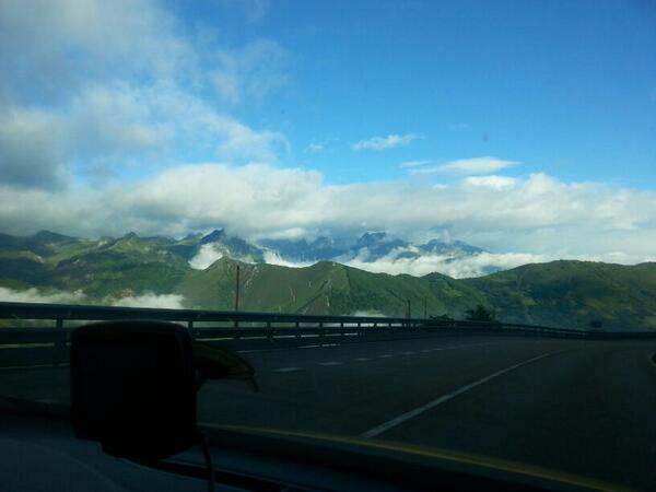 Altair94Juan's tweet photo. De camino alos picos de Europa escuchando melendi con @ferguti93 @roberportu1 http://t.co/mJpocVJob2