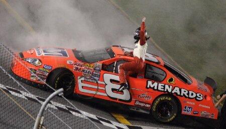 July 2006 Daytona. What a special car this was. It led by over 14 seconds at one point. At a plate race. #tbt