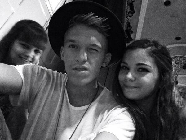 CodySimpson tweet picture