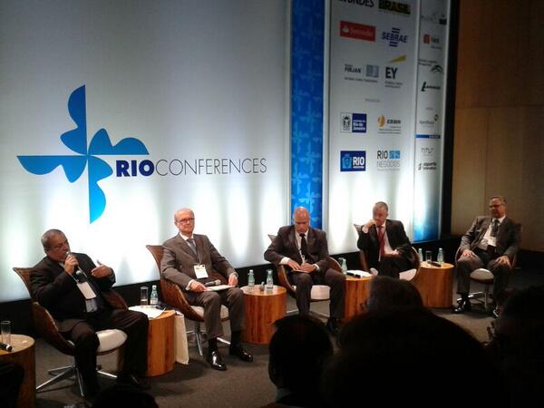 EY_Brasil's tweet photo. #RioConferences: Carlos Assis, da @EY_Brasil, e executivos de Óleo &amp; Gás debatem os desafios tecnológicos do Subsea. http://t.co/ckoEpm7DdH