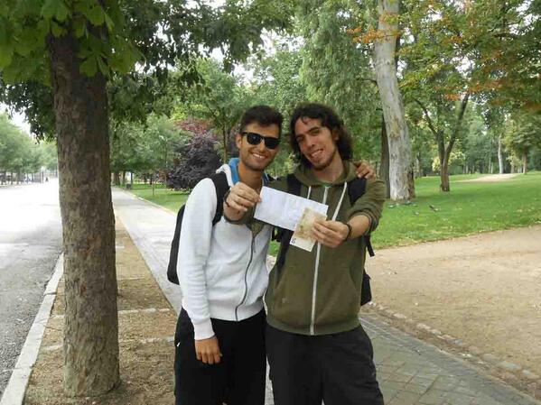 Mcggyver's tweet photo. @HiddenCash Por fin sirven nuestras habilidades de geocaching! Tras 4 horas bajo la lluvia...50€! Murlonioteam http://t.co/IXsMSRqjPF