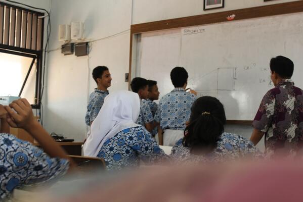 warkop97's tweet photo. GILA GUE KANGEN DIAJARIN SAMA PA TAGOR PARDEDE http://t.co/N5pD1wCMgG