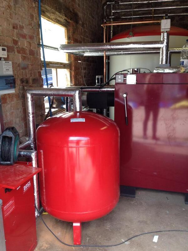 Enviko1's tweet photo. Biomass Boiler heating 990 chicks #enviko #ecoangus http://t.co/gmRnwPloVP