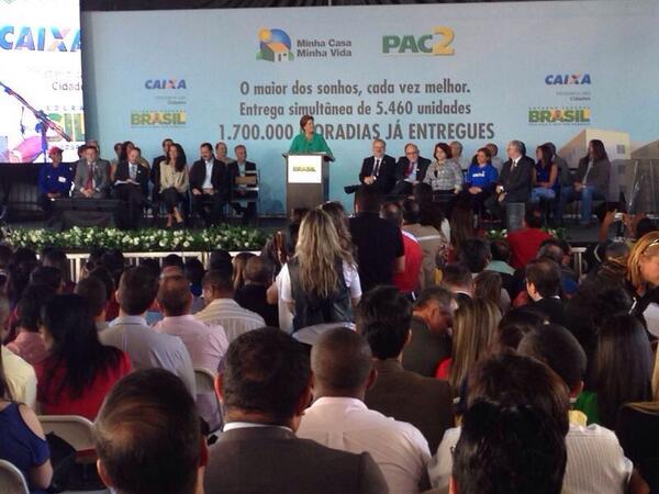 Gov_DF's tweet image. "Esse é o melhor programa habitacional que esse país já teve." Presidenta Dilma Rousseff #ProgramaMorarBem