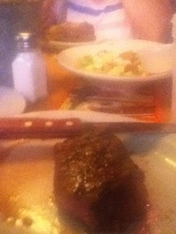 minecraftman644's tweet photo. One more here's my steak http://t.co/R1z2s3Etw0