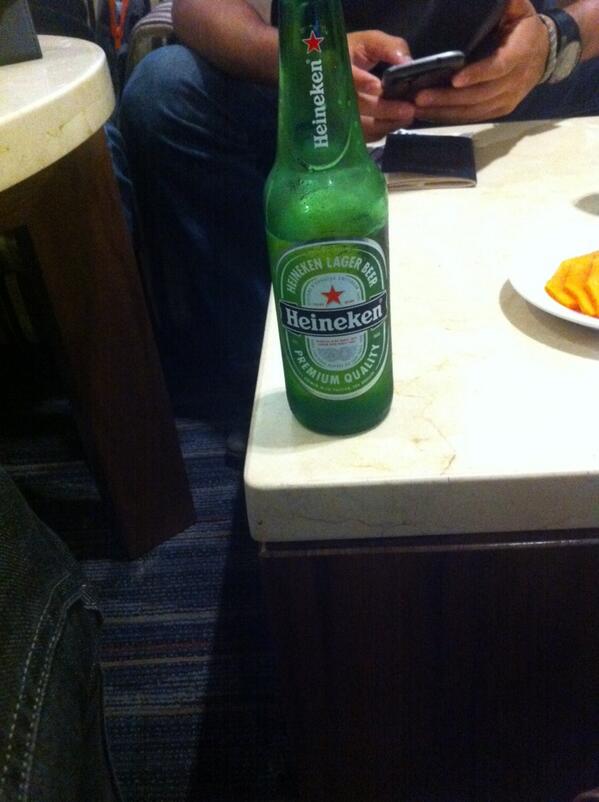 AlanDelgadilloG's tweet photo. A chambear a Vegas! (at @aeropuertosgap w/ 39 others) http://t.co/oqxhCeCCZZ http://t.co/OUvFHD87id
