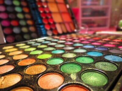 MakeupNotebook's tweet image. Eyeshadow Palette✨💋💛💙💜💚❤️💋✨