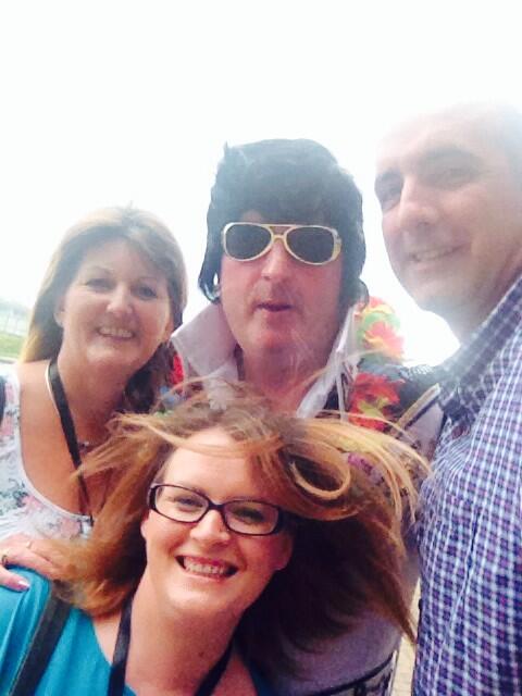 jon_makin's tweet photo. Just bumped into Elvis!!!! http://t.co/rjqrTWkNaC
