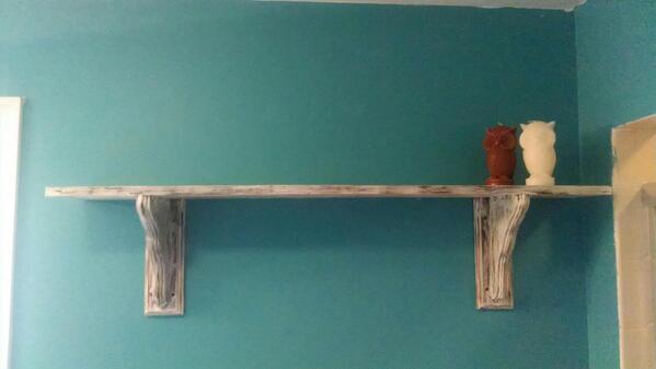 FloydFandF's tweet photo. A client from #NewJersey sent us this pic of her distressed shelf all set up in her #beach house! #JerseyShore #NJ http://t.co/sTZzmGcDUM