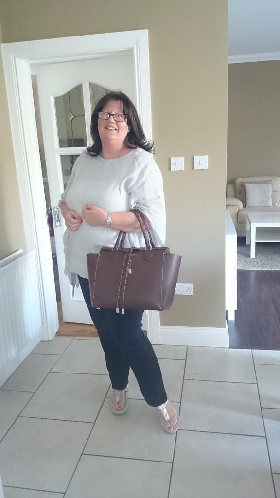 smarzhooooo's tweet photo. My mum has it good, she retired at 19 when she met my dad and has been doing nothing since, just buying handbags http://t.co/sGoW8QsaT7