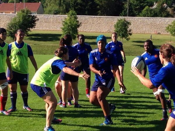 FranceRugby's tweet photo. #FranceFéminines derniers préparatifs pour les tricolores avant le match de demain! #WRWC2014 http://t.co/Ih3UkVQksy