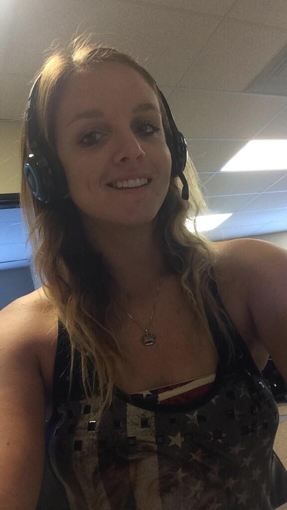 KaylieBallin's tweet image. Work selfie ✌️ #headsetlife