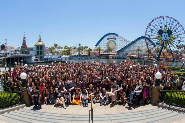 VidCon's tweet photo. We had so much fun at VidCon Disney Day! Were you there and can you spot yourself in our group photo? http://t.co/RQyFJKqeYp