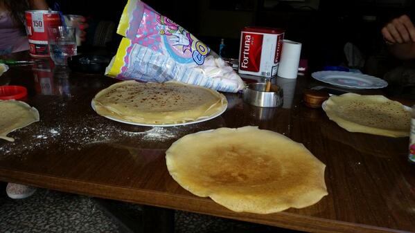 lorena6392's tweet photo. Tarde de crepes! @maikaJim @pris_2 @Beax_92 @21roxxy21 http://t.co/0TbbYax49p