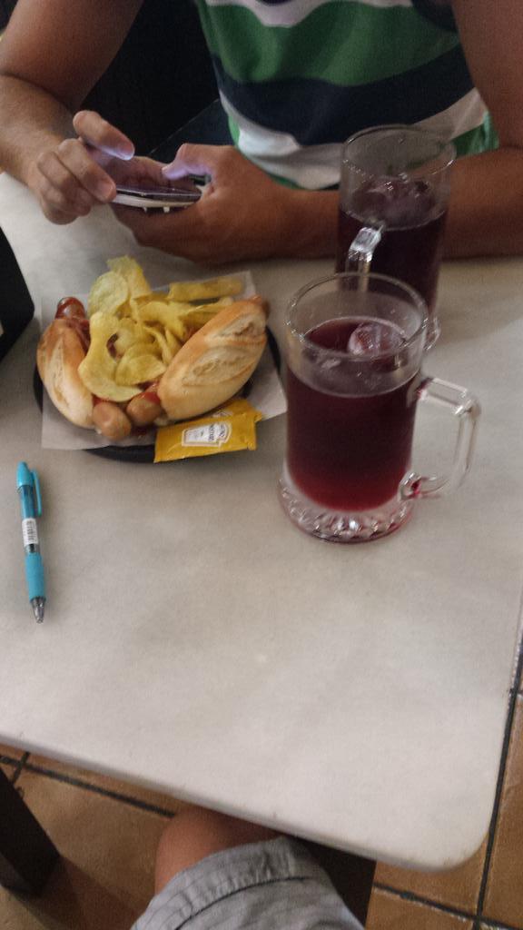 iagoCoousido's tweet photo. Celebrando un aprobado seguro sisi jajaja con mi colega @borgaten http://t.co/pdhK3haAue