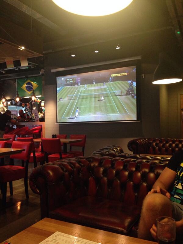 bamdogg6's tweet image. Lovely feed @scarletsredroom with the boys after a tough day training #perfectsetup 👌