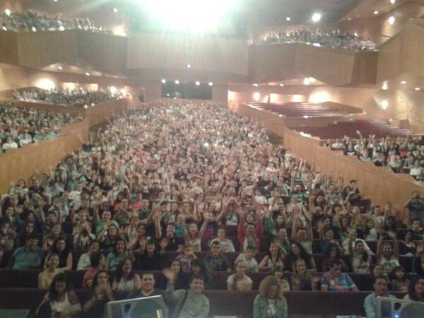 Ese públicoooooo de Bilbao!!! Llenazo absoluto!! #AndaYaEnBilbao <a href="/40Andaya/">Anda ya!</a>