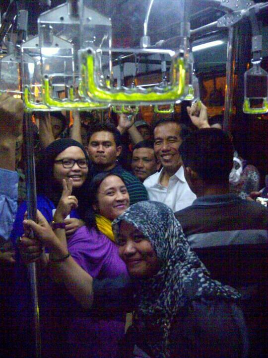 Either way, this is cool!! “<a href="/harrykajoddy/">harrykajoddy</a> Naek bus mlm2 gini msh ada yg nyebut pencitraan?? ”