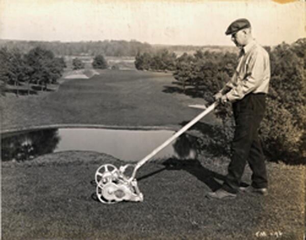 #TBT 1928 Toro’s Silver Flash push reel mower “America’s finest hand lawn mower” becomes a mainstay