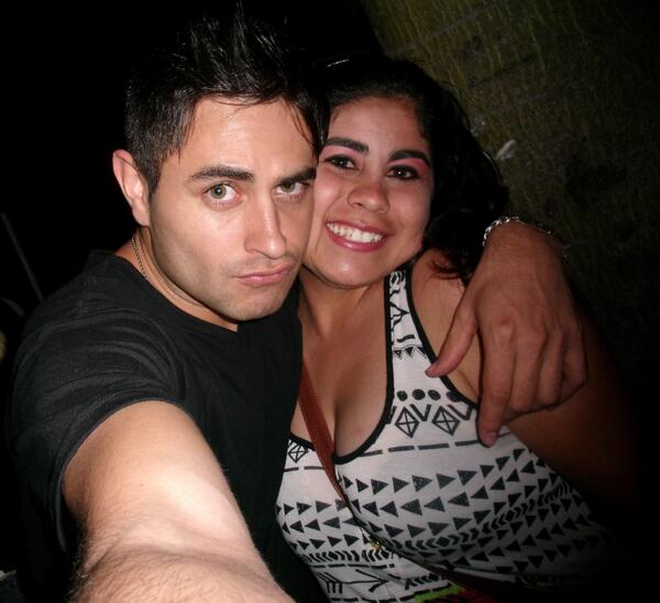 VanuSegovia's tweet photo. @juanbarrera_7 Mira q hermosos q salimos!! jeje
Se te extraña loquillo!!! :) http://t.co/sSmTEBuMlJ