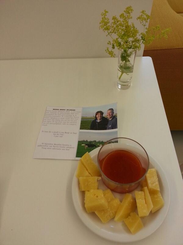 BGO_oplegkaas's tweet photo. Bgo van @MarijePoel bij de borrel van @erasmusnieuws  university college en @FSWerasmus http://t.co/RsoC7vitsq