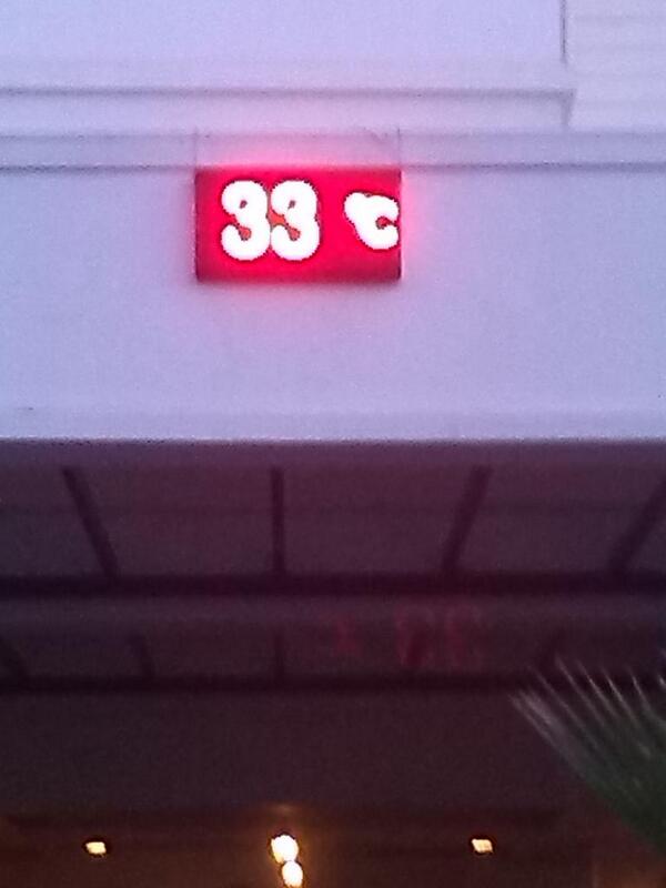 Aaron_brugge's tweet photo. Its gonne be a long hot night http://t.co/TV391620wX