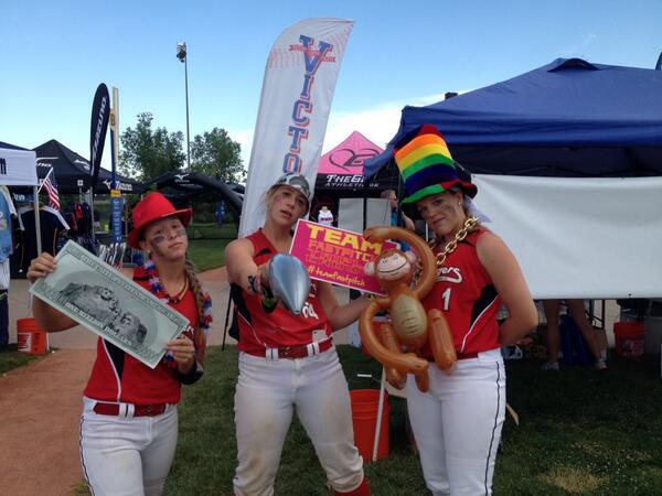 AlySnider47's tweet photo. #teamfastpitch #TCFireworks @triplecrownspts http://t.co/OAiVrhF8DR