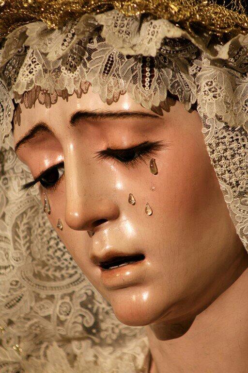 Su rostro enamora a todo aquel que la contempla.
